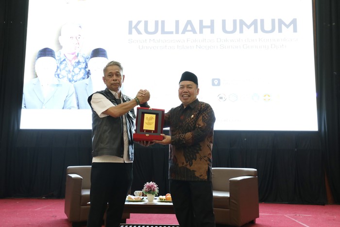 Wamensos memberi kuliah umum bertema Sinergi Mahasiswa dan Pemerintah dalam Meningkatkan Kesejahteraan Sosial untuk Menuju Generasi Indonesia Emas 2045, yang diselenggarakan Senat Mahasiswa Fakultas Dakwah dan Komunikasi Universitas Islam Negeri Sunan Gunung Djati Bandung.