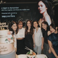 Tampil cantik menawan, Wulan kali ini terlihat mengenakan dress tanktop yang membentuk lekuk tubuhnya. Rambutnya dibiarkan terurai dengan dicatok gaya mermaid curl. Foto: Instagram/@wulanguritno