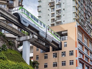 Wow! Monorel Nembus Gedung di Chongqing Masuk Daftar Tujuh Terunik Dunia