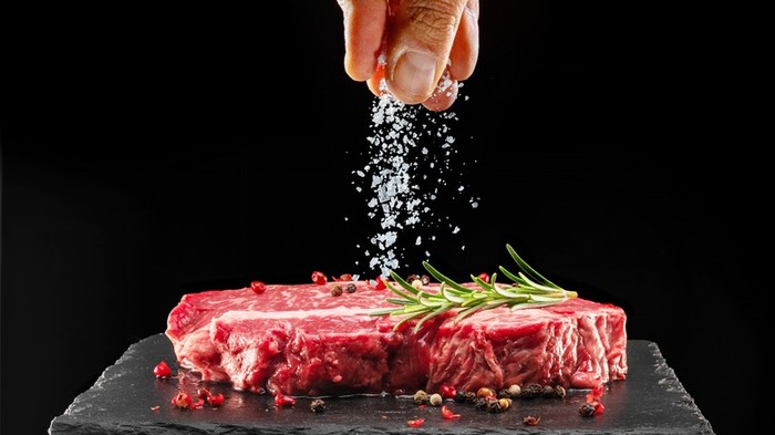 5 Makanan Ini Lebih Enak Jika Ditaburi Garam Sebelum Dipanggang