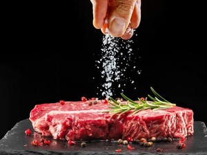 Stop Tabur Garam Sekaligus! Ini Kunci Masakan Selezat Restoran