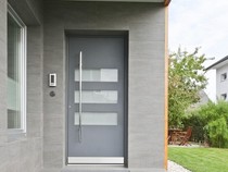 Pintu Kayu Seret Sampai Muncul Goresan di Lantai? Begini Cara Mengatasinya