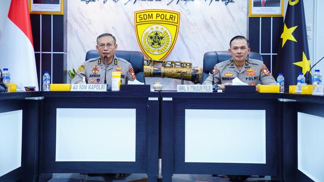Asisten Kapolri bidang Sumber Daya Manusia (As SDM) Kapolri, Irjen Anwar, memberikan pengarahan kepada seluruh panitia seleksi taruna dan taruni Akademi Kepolisian (Akpol) soal jalur penerimaan hanya reguler.  (Dok istimewa).