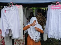 Berburu Aksesoris Haji di Asrama Kendari