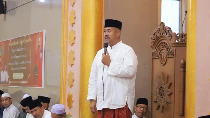 Bupati Kukar Edi Damansyah saat kukuhkan pengurus LPTQ Kukar.