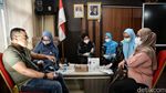 Potret Calon Jemaah Haji Terima Vaksin Polio-Meningitis