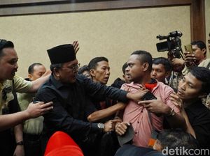 Video: Sidang Hasto Memanas, Satgas PDIP Usir Pengunjung Berkaos Adili Hasto