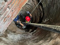 Geger Pria ODGJ Nyemplung Sumur 15 Meter di Banyumas, Damkar Evakuasi