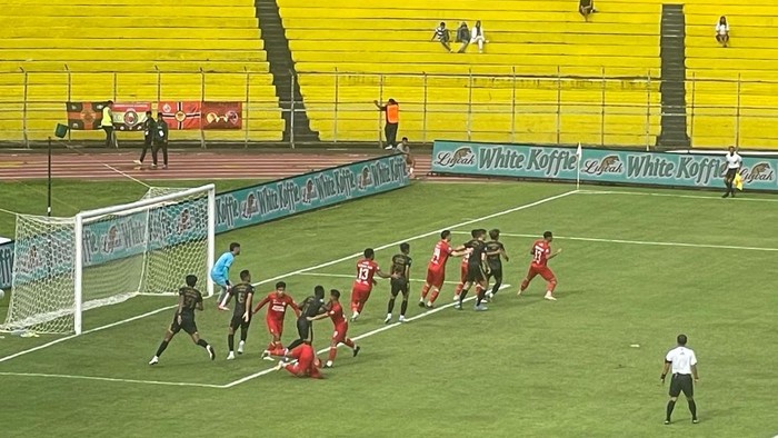 Foto Pertandingan Semen Padang FC vs PSIS Semarang (Jeka Kampai/detikSumut)