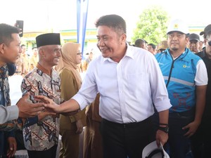 Gubernur Sumsel Resmi Alihkan Jaringan Listrik 5 Desa di Muba ke PLN