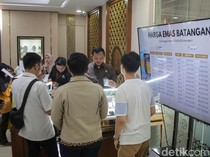 Emas Pecah Rekor Rp 2,1 Juta/Gram, Gaji Pas-pasan Bisa Apa?