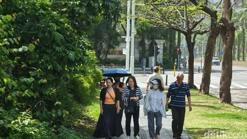Kota ini memiliki ruas jalan yang besar, begitu juga dengan trotoarnya, sehingga untuk berjalan kaki sangat nyaman dilakukan. Foto: Agus Tri Haryanto/detikINET