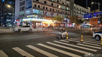 Honor Magic V3 dapat mengabdikan potret malam hari, meskipun benda bergerak. Foto: Agus Tri Haryanto/detikINET