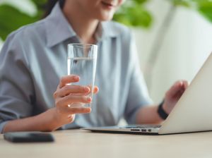 Kelebihan Minum Air bisa Berbahaya, Kenali Tanda dan Risikonya