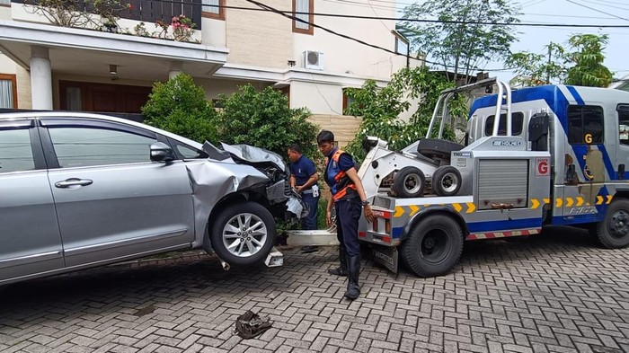 Innova yang tabrak lari sedan dan 2 motor di Surabaya diamankan