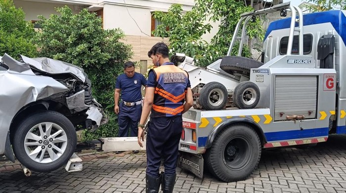 Innova yang tabrak lari sedan dan 2 motor di Surabaya diamankan