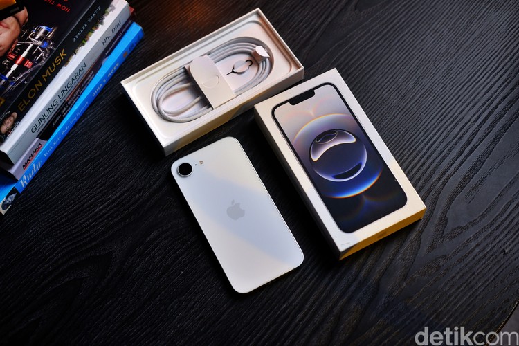 iPhone 16e
