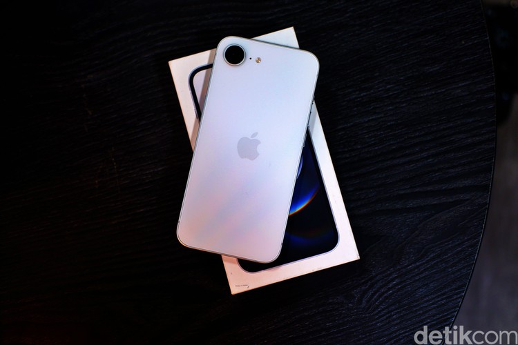 iPhone 16e