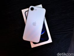 Unboxing iPhone 16e, HP Apple Paling Terjangkau Punya Chip Gahar
