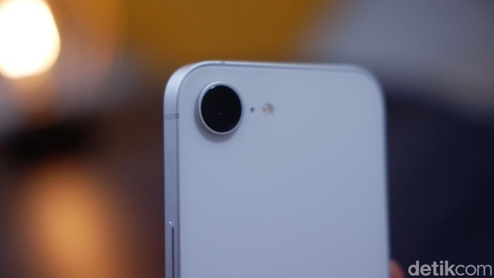 iPhone 16e
