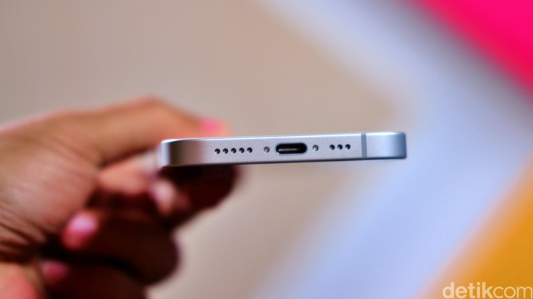 iPhone 16e
