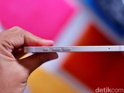 Unboxing iPhone 16e, HP Apple Paling Terjangkau Punya Chip Gahar