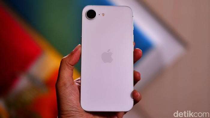 iPhone 16e