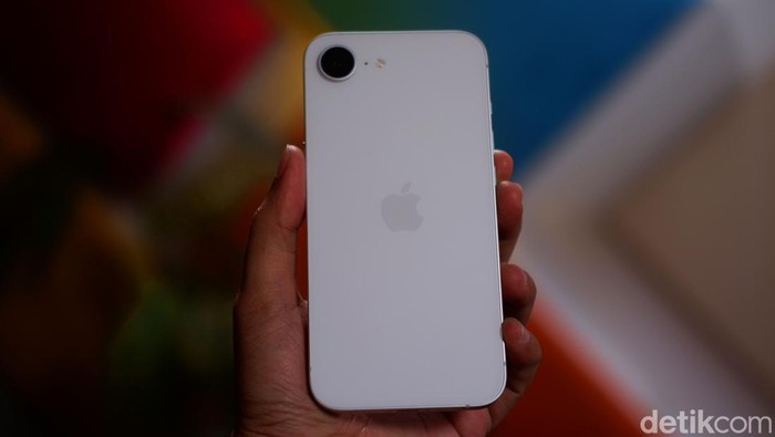 iPhone 16e