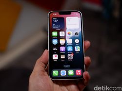 Unboxing iPhone 16e, HP Apple Paling Terjangkau Punya Chip Gahar