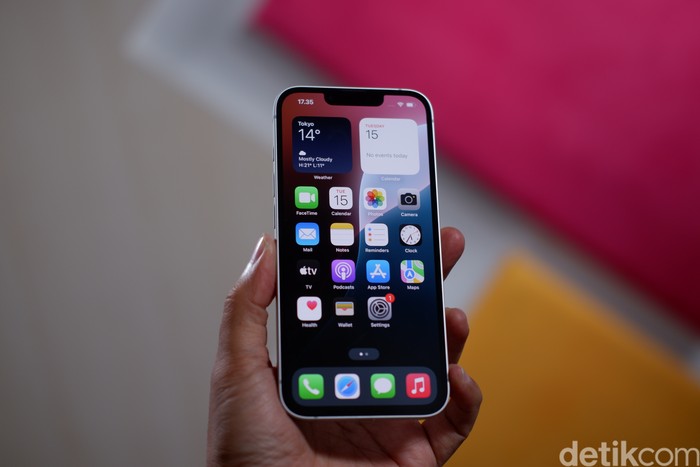 iPhone 16e