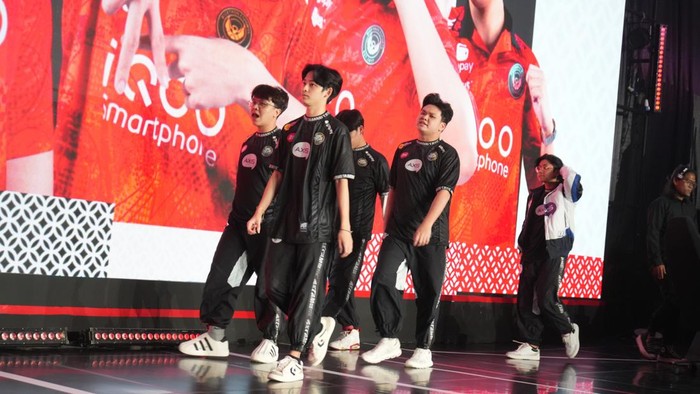 Evos akan bertanding hari ini, Jumat, 18 April 2025, melawan Dewa United Esports dalam lanjutan babak reguler season MPL ID S15. Berikut jadwal mainnya.