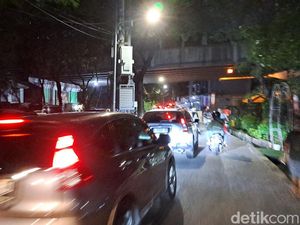 Macet Parah Jalan Yos Sudarso ke Pelabuhan Priok, Warga Pilih Jalur Alternatif