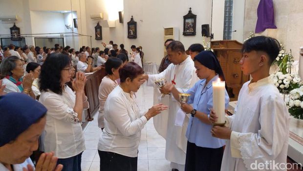 Kamis Putih di Gereja Santa Maria Dengan Tidak Bernoda Asal di Tulungagung