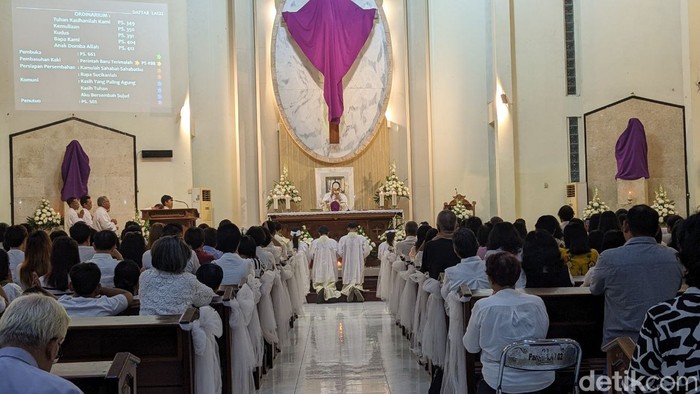 Kamis Putih di Gereja Santa Maria Dengan Tidak Bernoda Asal di Tulungagung