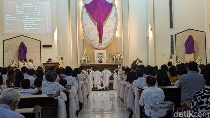 Kamis Putih di Gereja Santa Maria Dengan Tidak Bernoda Asal di Tulungagung