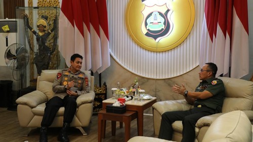Kapolda Bali Irjen Daniel Adityajaya menerima kunjungan Pangdam IX/Udayana Mayjen TNI Piek Budyakto beserta pejabat utama Kodam IX/Udayana, Kamis (17/4/2024).