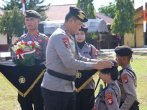 Tutup Bintra, Kapolda Kalteng Pasang Baret 126 Bintara Remaja Ditsamapta