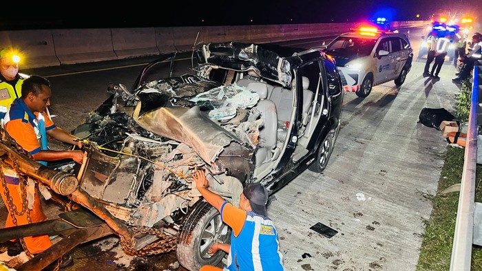 kecelakaan di tol ngawi tewaskan 3 orang