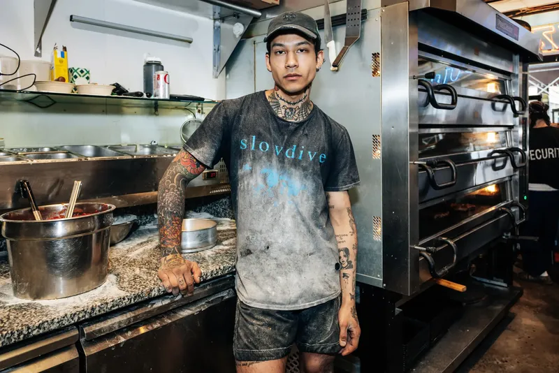 Keren! Tukang Pizza Ini Sukses Jadi Model di Paris Fashion Week