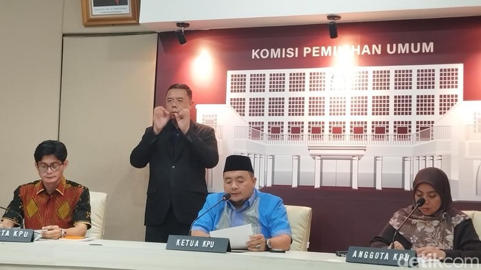 Ketua KPU RI Mochammad Afifudin (tengah) (Fawdi/detikcom).