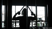 Sudah menjadi pebisnis Minie tetap menjaga kebugarannya di gym, ia juga masih aktif menjadi personal trainer untuk para member yang ada di beberapa gym di Tangerang Selatan.