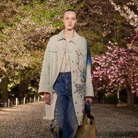 Fashion show koleksi Dior Pre-Fall 2025 di di taman bersejarah Kuil To-ji, sebuah situs Warisan Dunia UNESCO yang berada di Kyoto, Jepang. Dior menghadirkan koleksi haute couture yang memadukan tekstil Jepang dengan estetika khas Dior. Foto: Dok. Dior