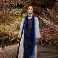 Fashion show koleksi Dior Pre-Fall 2025 di di taman bersejarah Kuil To-ji, sebuah situs Warisan Dunia UNESCO yang berada di Kyoto, Jepang. Dior menghadirkan koleksi haute couture yang memadukan tekstil Jepang dengan estetika khas Dior.  Foto: Dok. Dior
