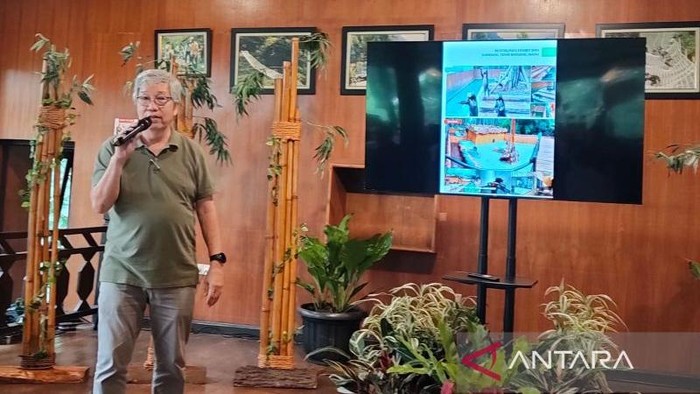 Komisaris Taman Safari Indonesia Tony Sumampouw. (ANTARA/Ricky Prayoga)