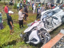 Video Tabrakan Kereta vs Minibus di Pariaman, 2 Korban Terjepit
