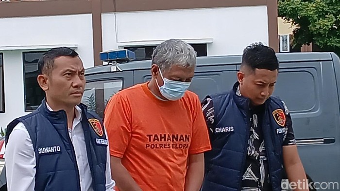 Polisi mengumumkan ketua proyek sebagai tersangka kasus jatuhnya lift crane di RS PKU Muhammadiyah Blora, Kamis (17/4/2025).