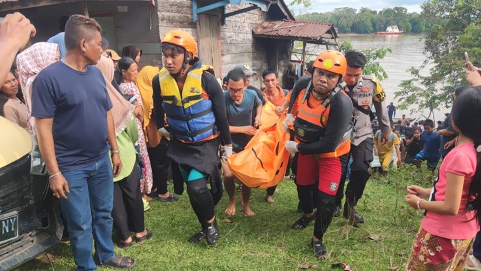 Korban Holian ditemukan tewas di Sungai Musi Muba.