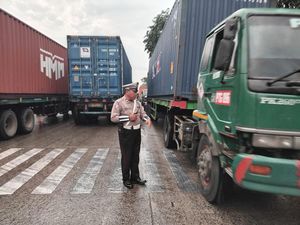 Lalin Yos Sudarso Masih Macet Sore Ini, Cek Jalur Alternatifnya