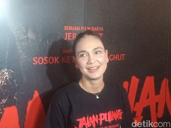 Luna Maya saat ditemui di kawasan Jakarta.