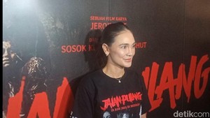 Kabar pernikahan mencuat setelah beredar undangan berisi nama Luna Maya dan Maxime Bouttier. Tertulis mereka akan menikah di Bali pada 7 Mei 2025.